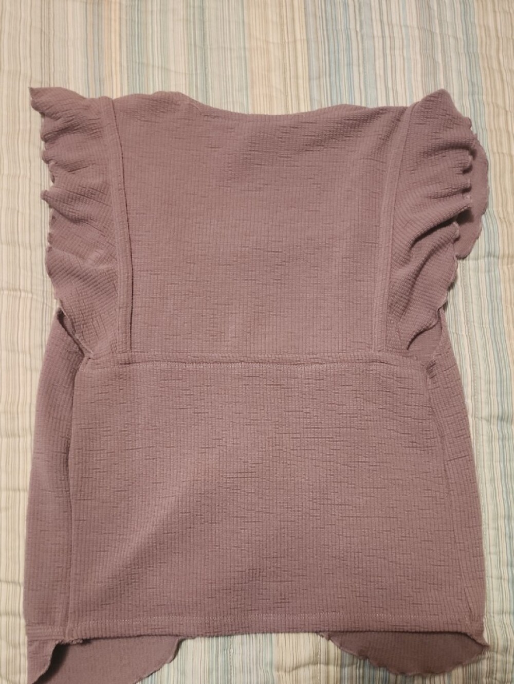 American Rag Mauve Ruffled V-Neck Women's Top - Picture 4 of 6